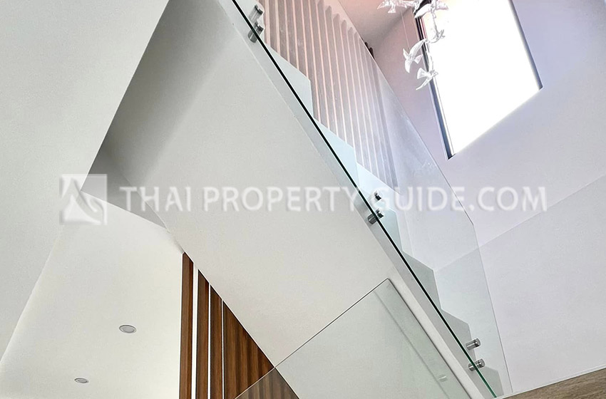 House with Shared Pool in Bangnatrad 